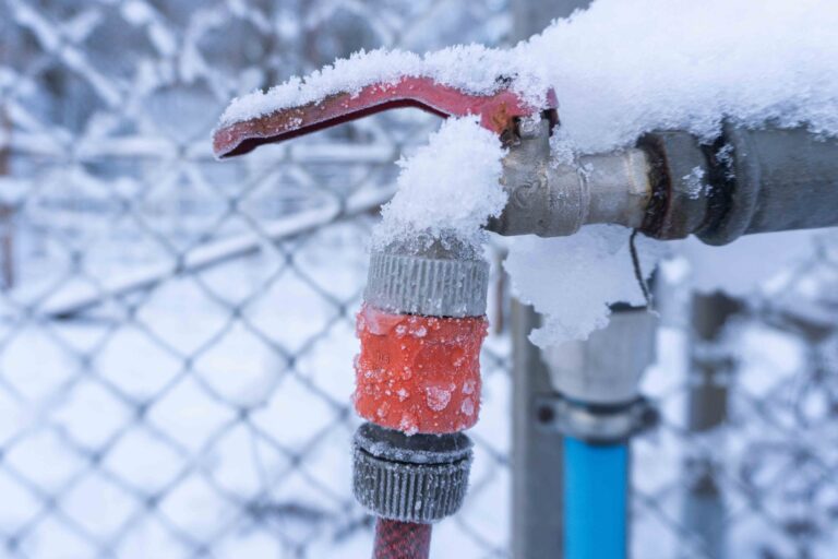 Gefrorene Wasserleitung